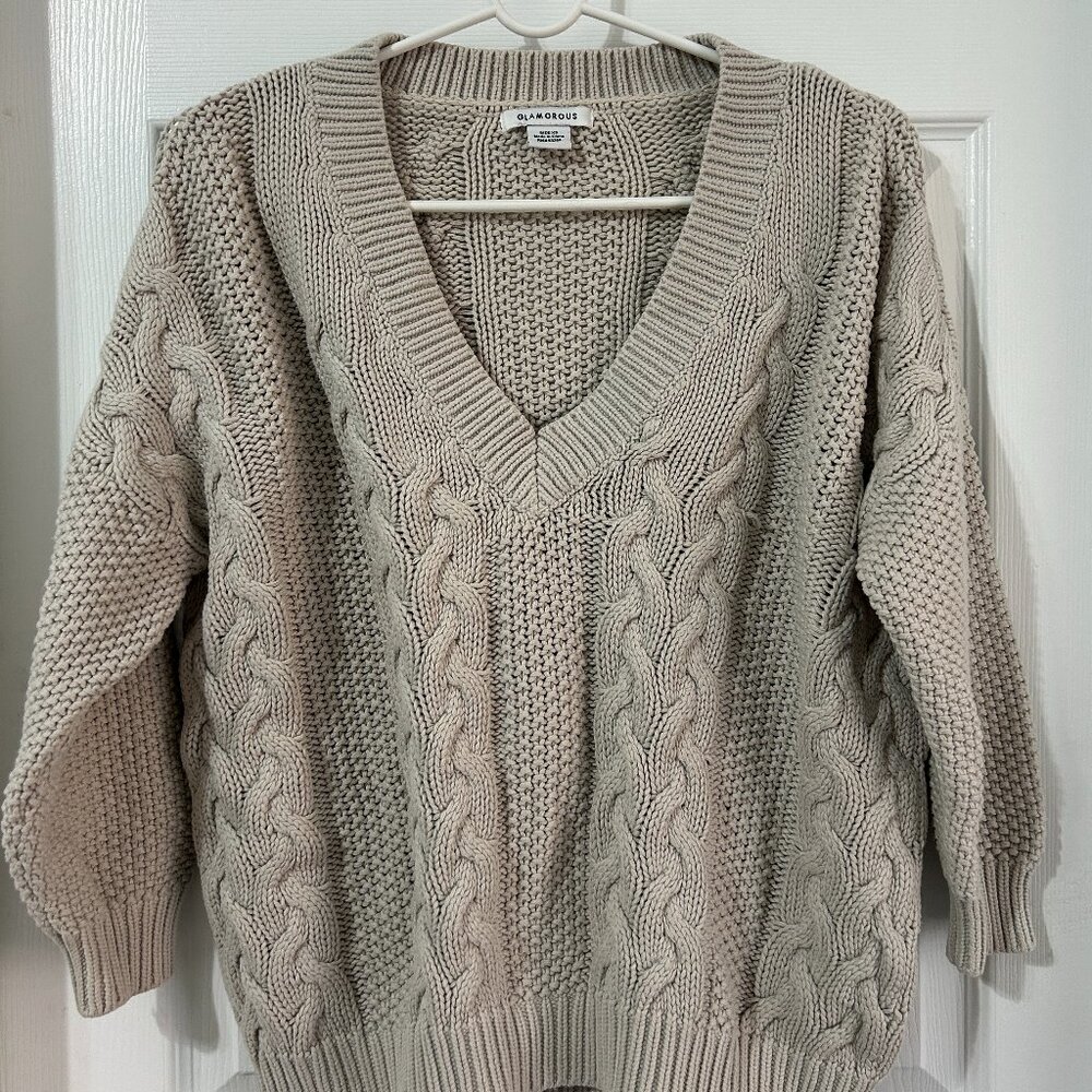 Glamorous v-neck cable knit sweater, S (labeled as XS)